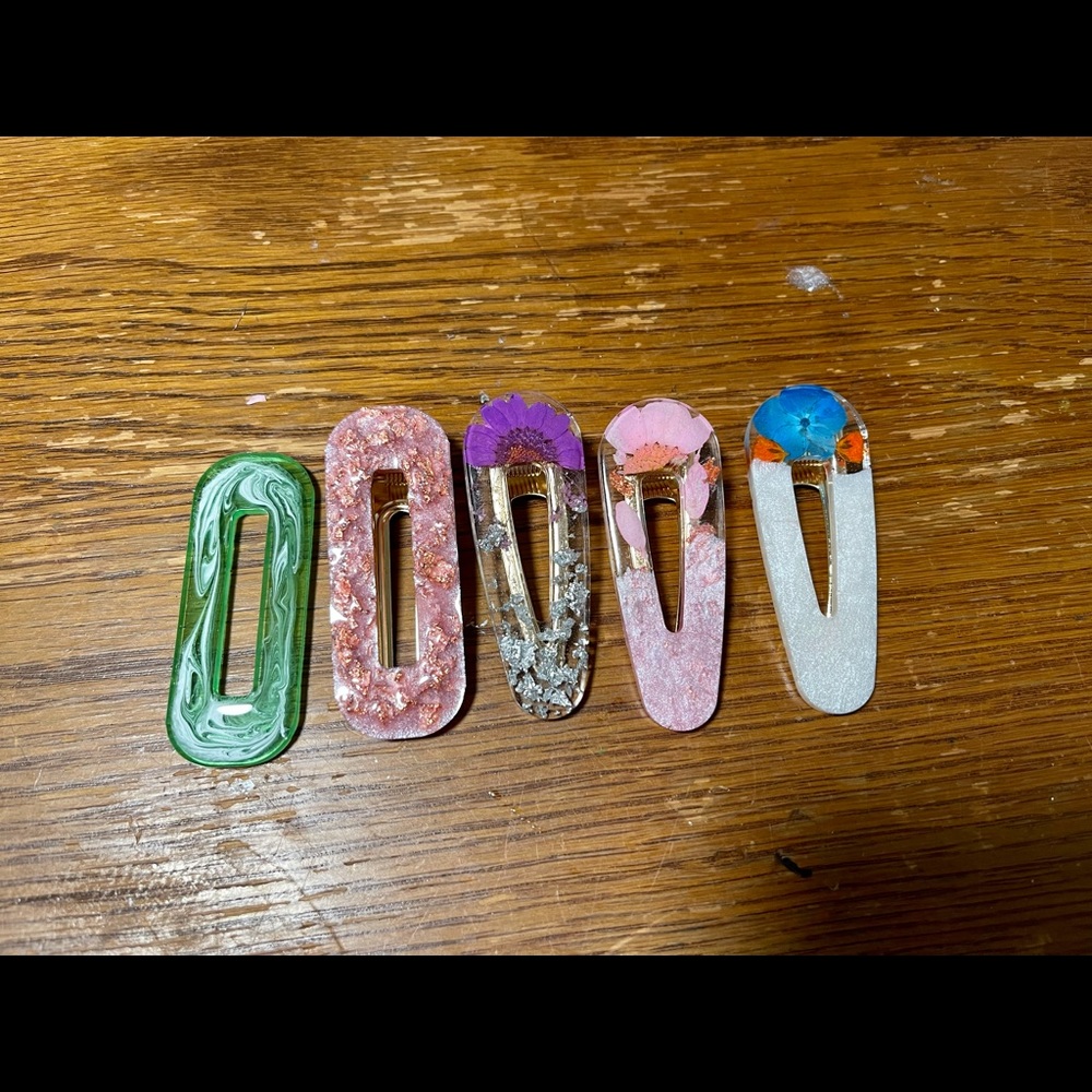 Resin hair clips